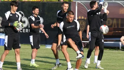 Dvojica vaspitača u dečjem zabavištu Partizan