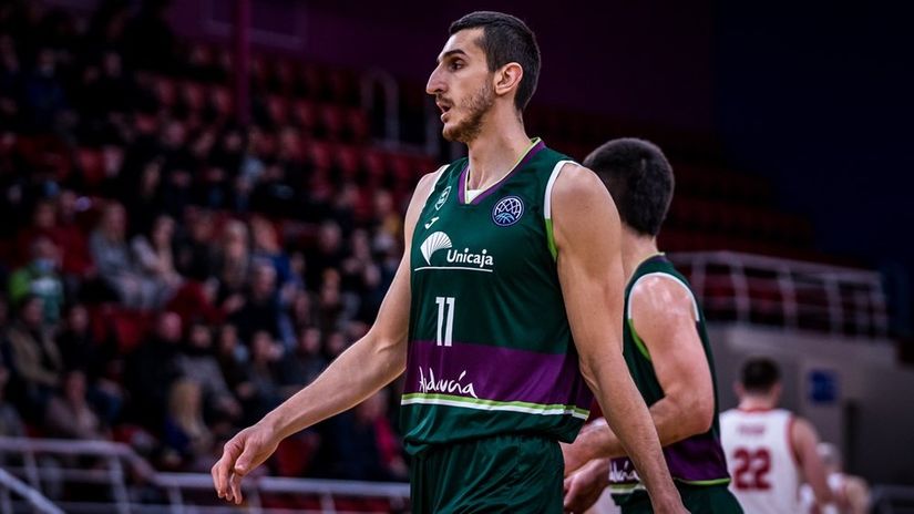 Dejan Kravić u dresu Unikahe (©fiba.basketball)
