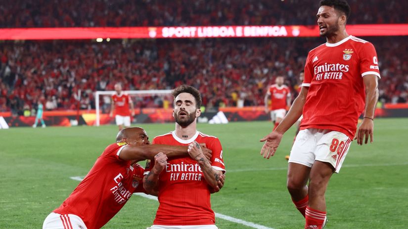 Fudbaleri Benfike slave gol Rafa Silve (©Reuters)