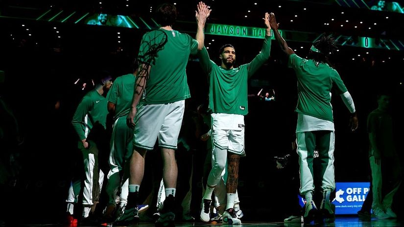Boston Seltiksi i Džejson Tejtum u prvom planu (Foto: AFP)