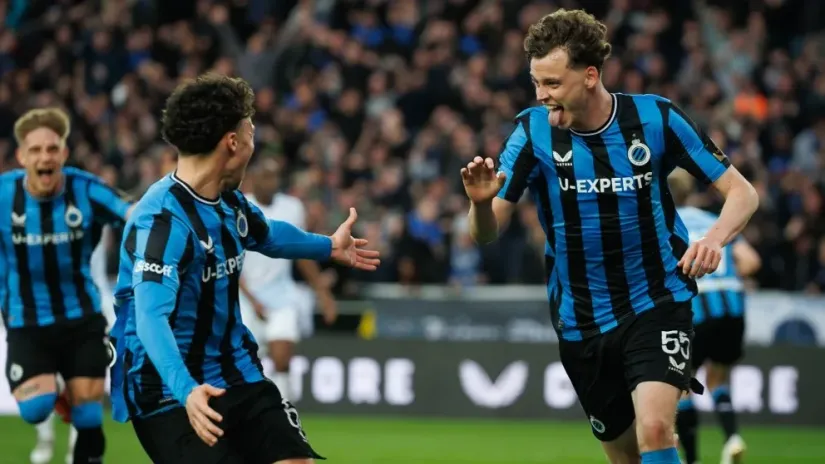De Kujper (Genk, desno) slavi gol protiv Klub Briža (©AFP)